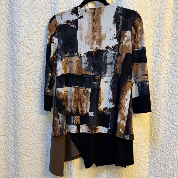 Eva Varro - Tunic with Shark-Bite Hem - Picture 5 of 5